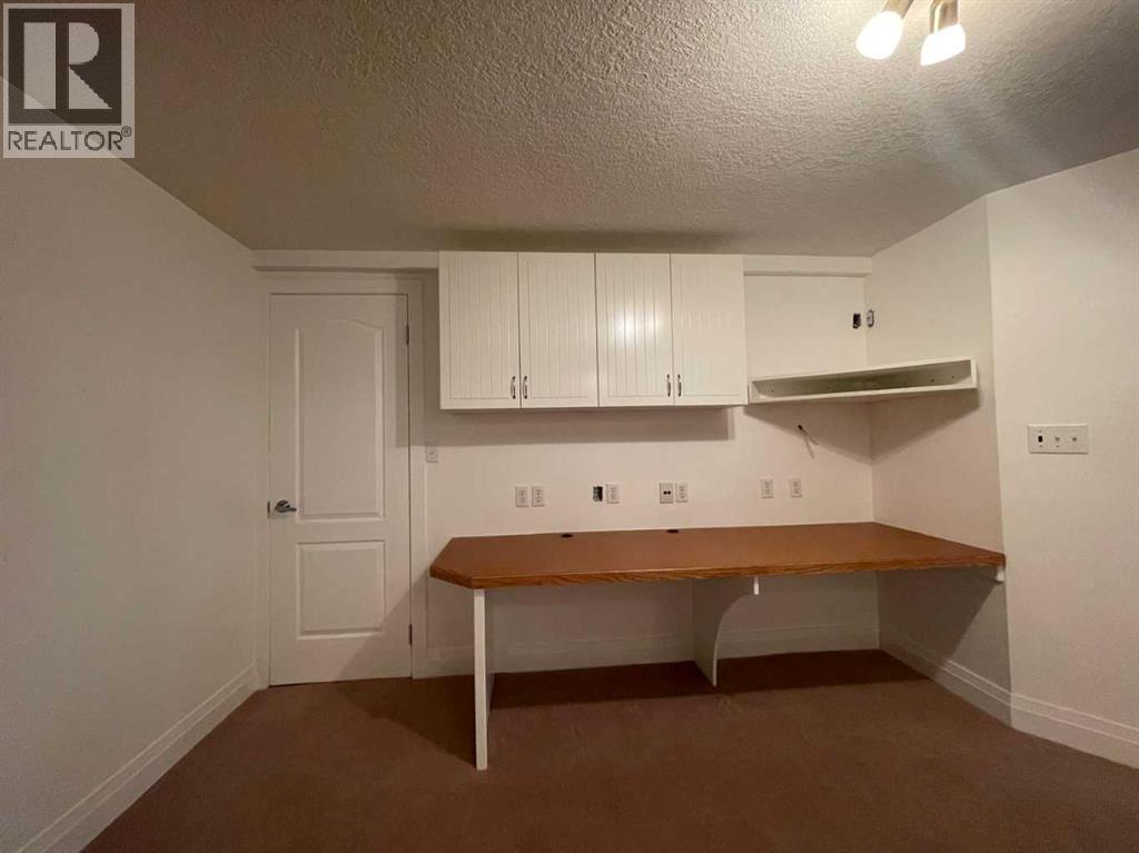 Single Family House Bungalow for Sale in  Doverthorn Road SE Dover Calgary 