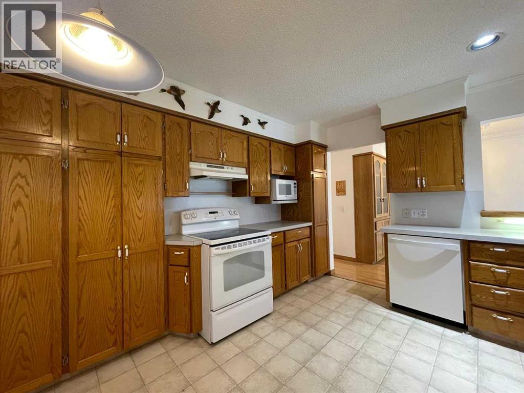 Single Family House Bungalow for Sale in  Doverthorn Road SE Dover Calgary 