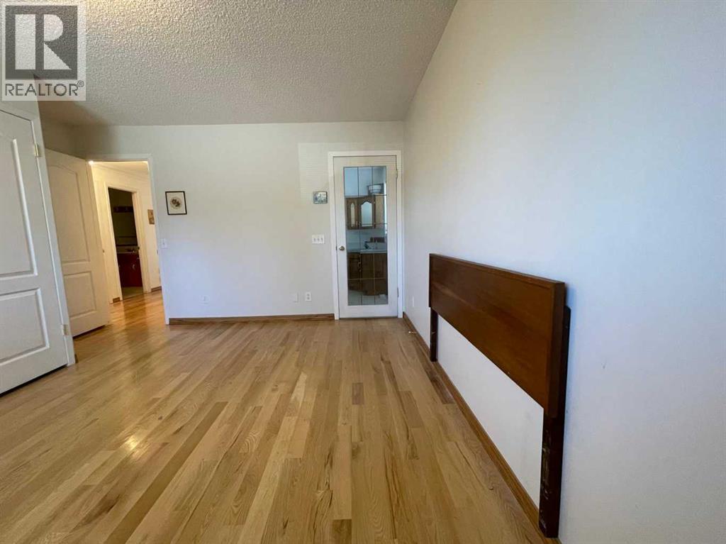 Single Family House Bungalow for Sale in  Doverthorn Road SE Dover Calgary 