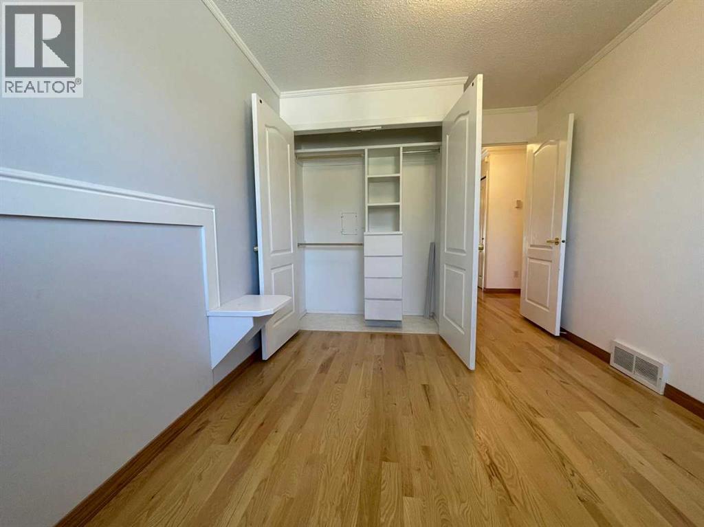 Single Family House Bungalow for Sale in  Doverthorn Road SE Dover Calgary 