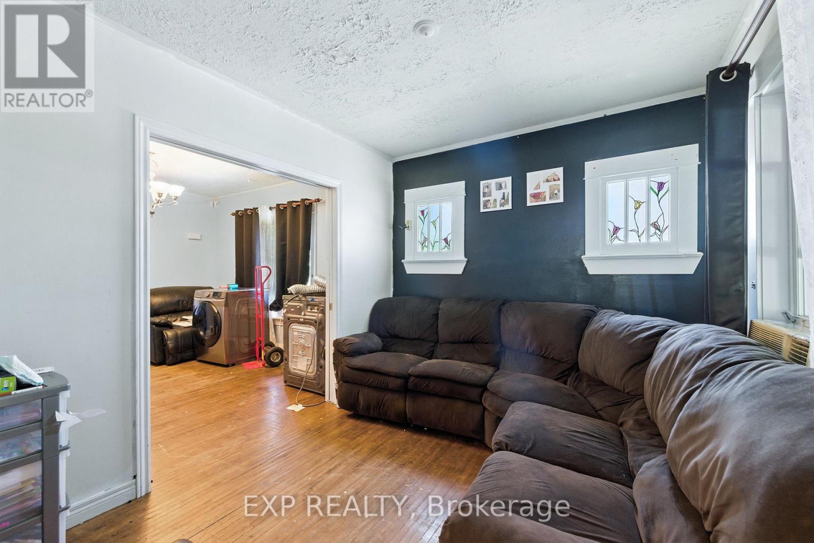 20 BARRINGTON AVENUE - 11