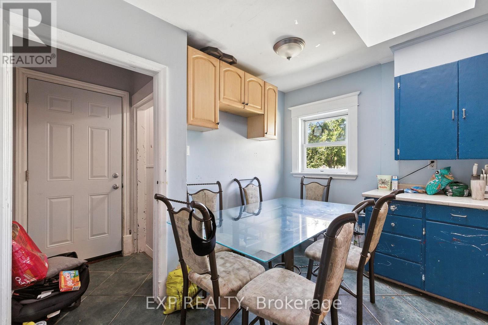20 BARRINGTON AVENUE - 17
