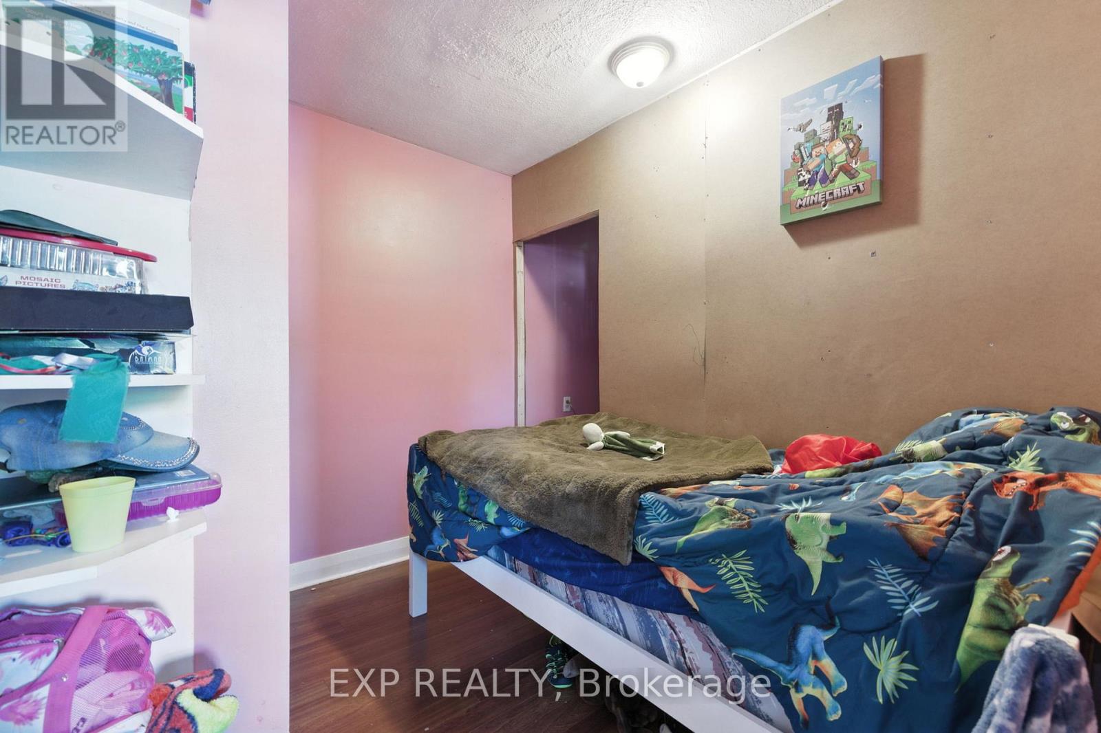 20 BARRINGTON AVENUE - 20