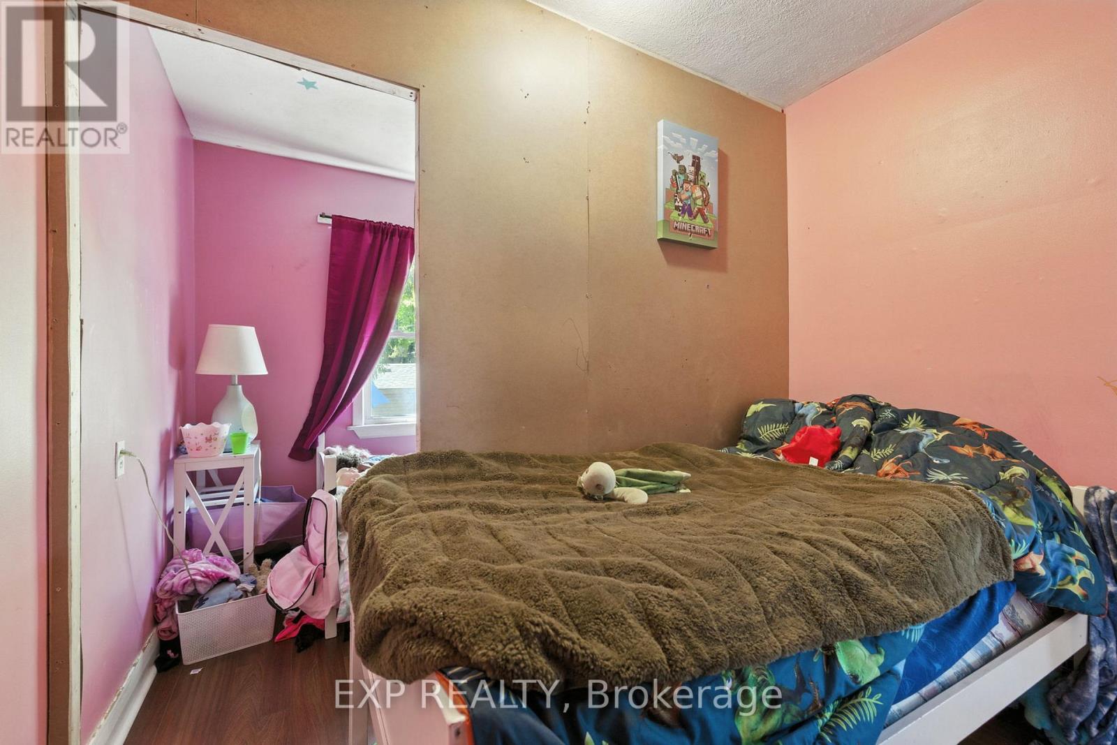 20 BARRINGTON AVENUE - 22