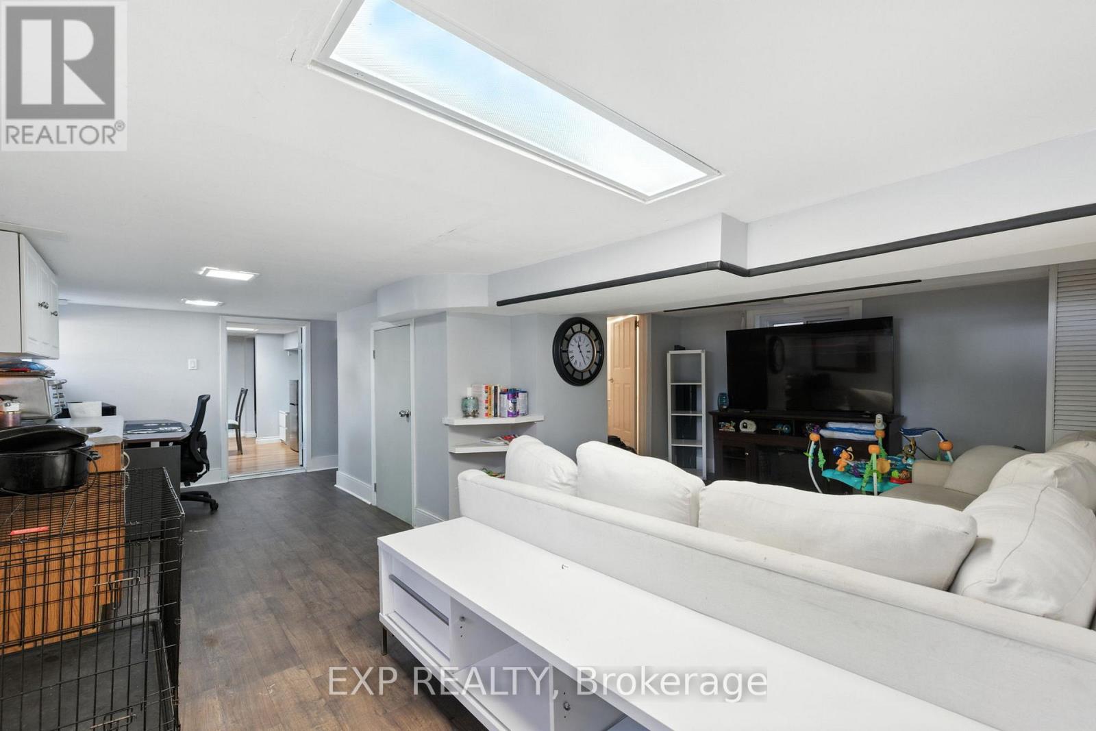 20 BARRINGTON AVENUE - 24