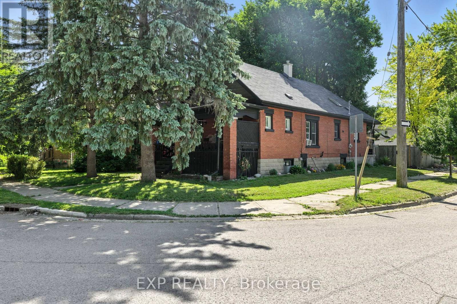 20 BARRINGTON AVENUE - 3