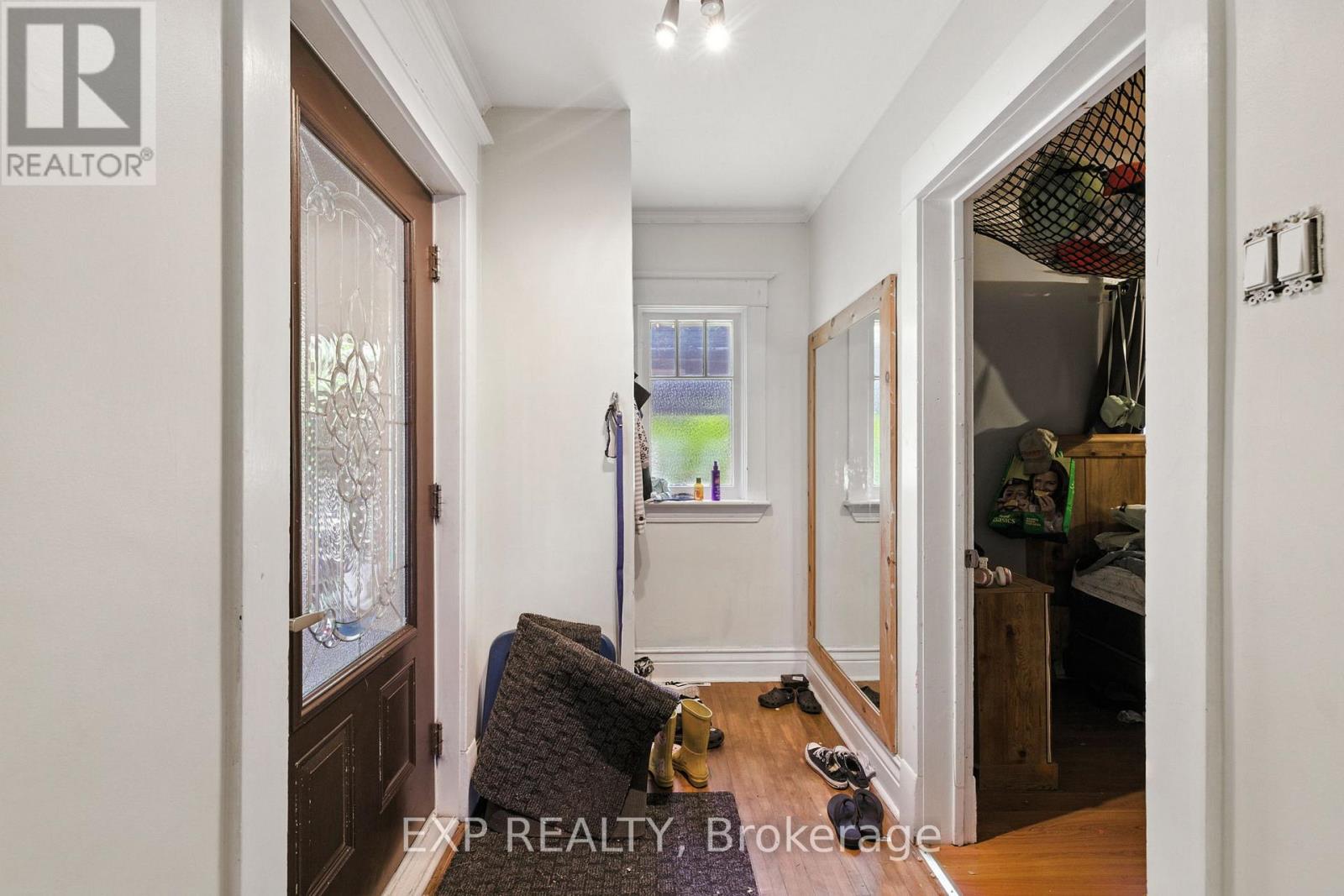 20 BARRINGTON AVENUE - 8