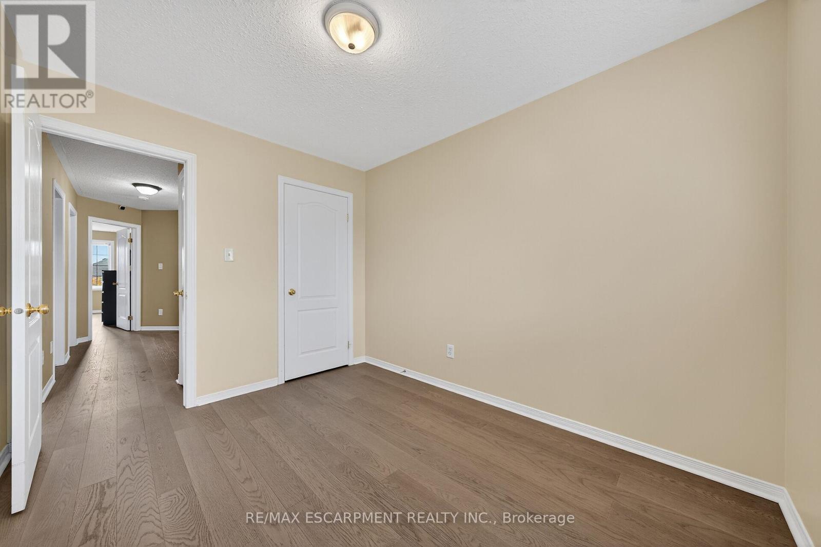 Single Family House for Sale in    SOUTHSIDE PLACE Hamilton (Mountview) 