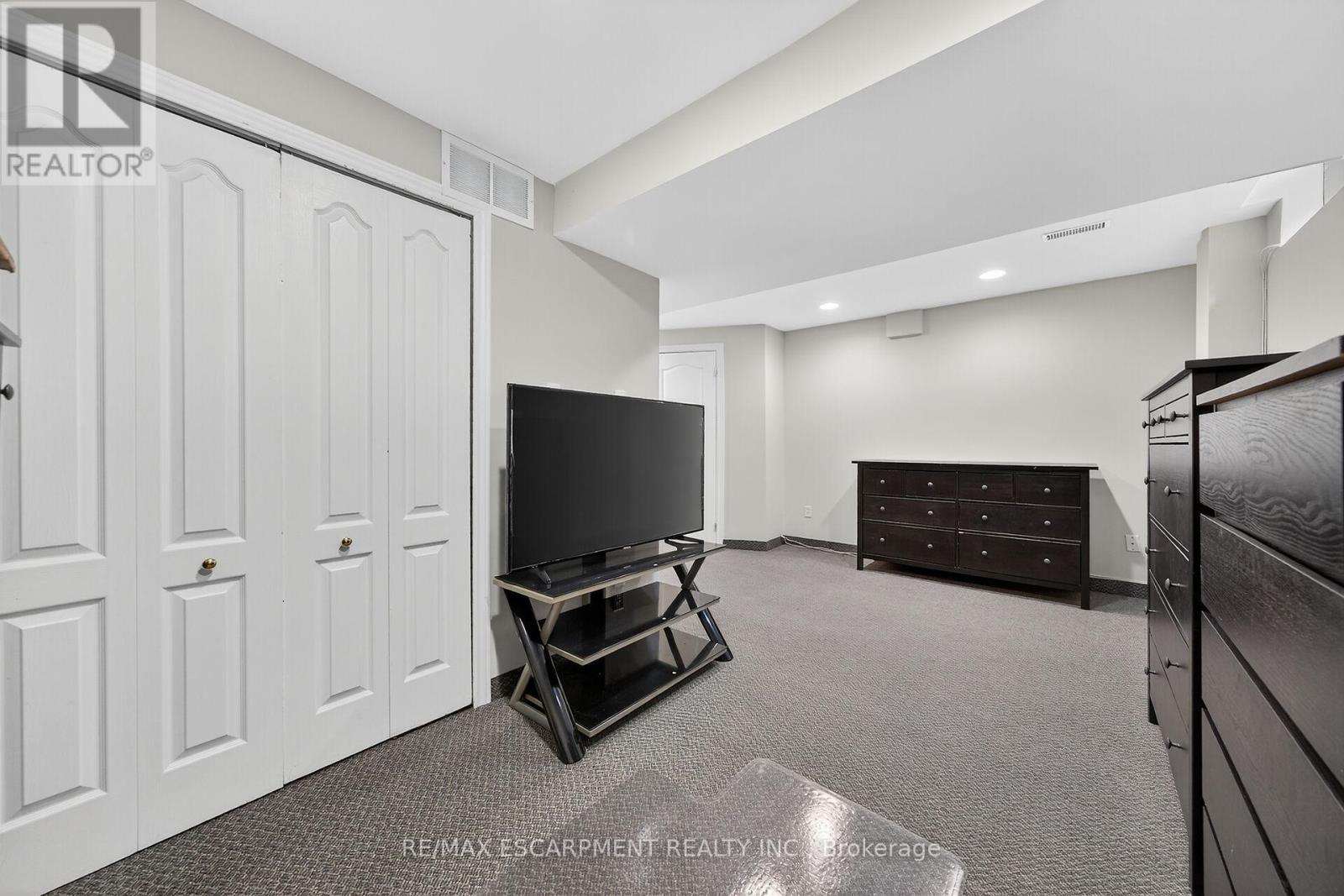 Single Family House for Sale in    SOUTHSIDE PLACE Hamilton (Mountview) 