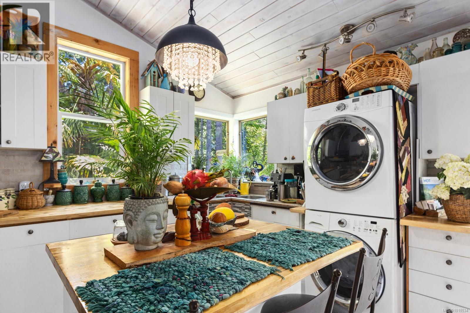  2470 North End Road, Salt Spring