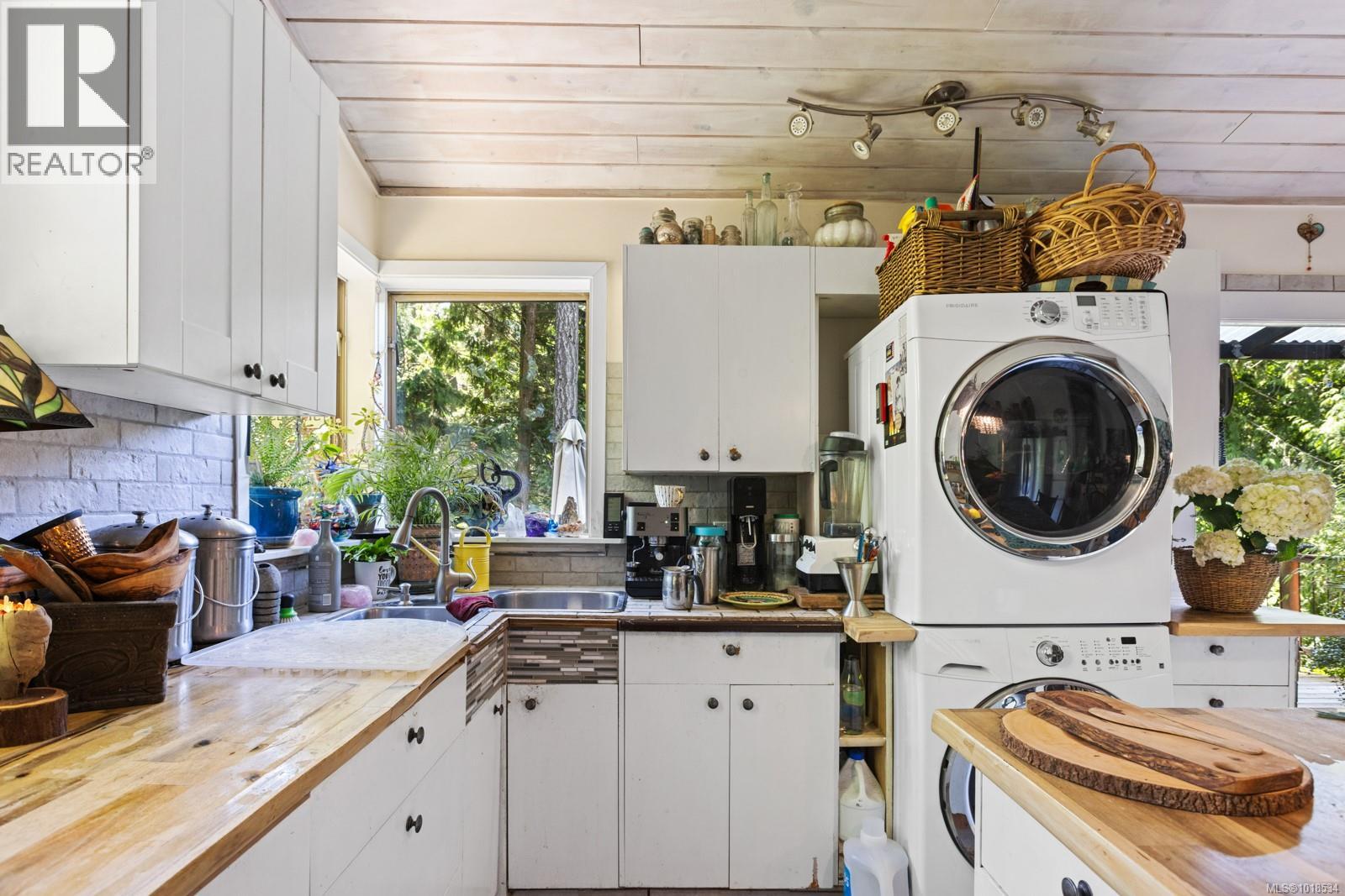  2470 North End Road, Salt Spring