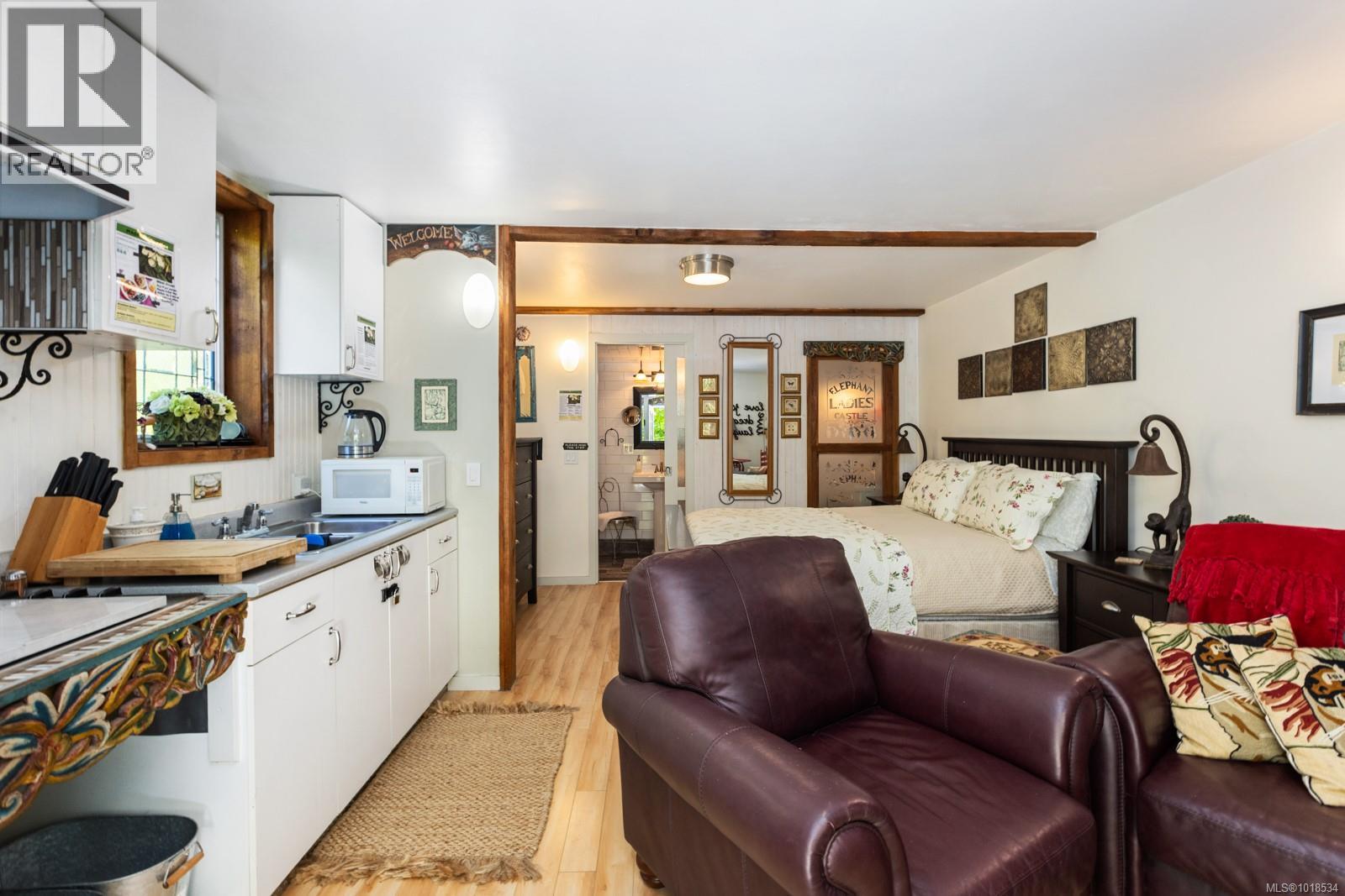  2470 North End Road, Salt Spring