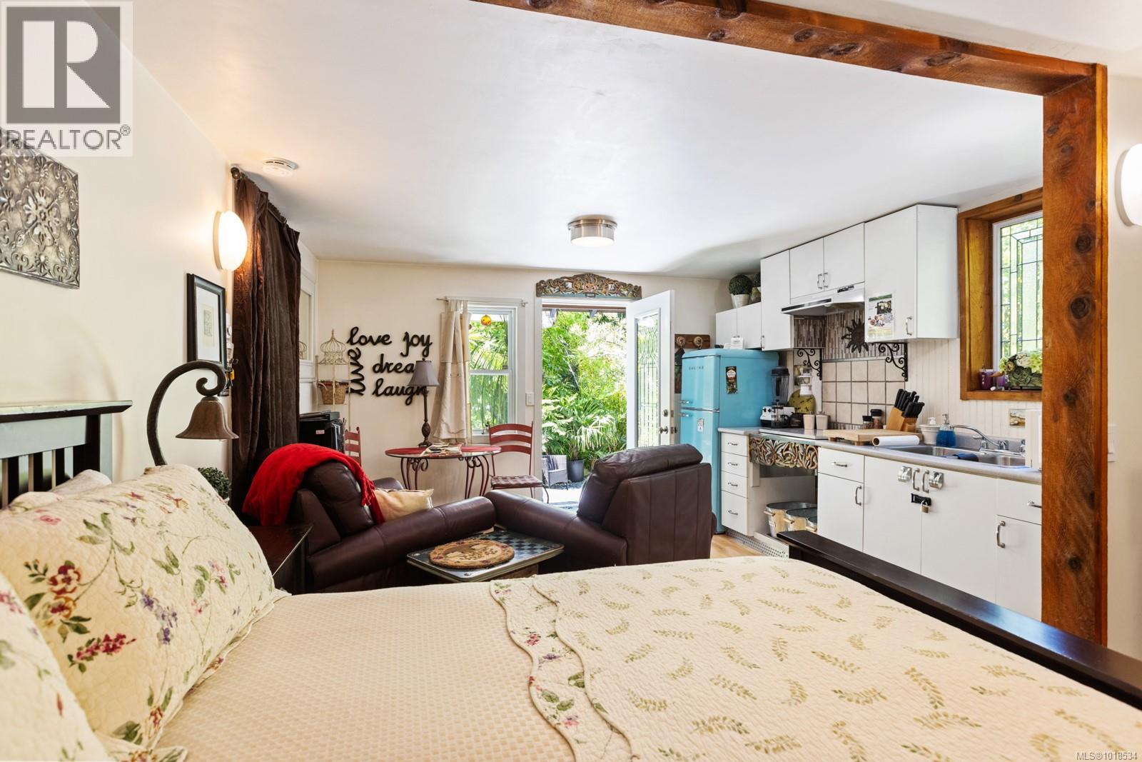  2470 North End Road, Salt Spring