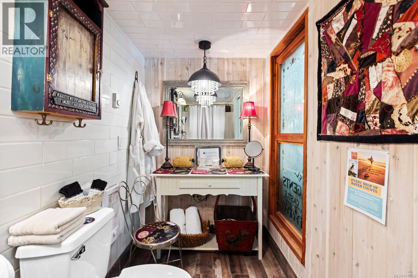  2470 North End Road, Salt Spring