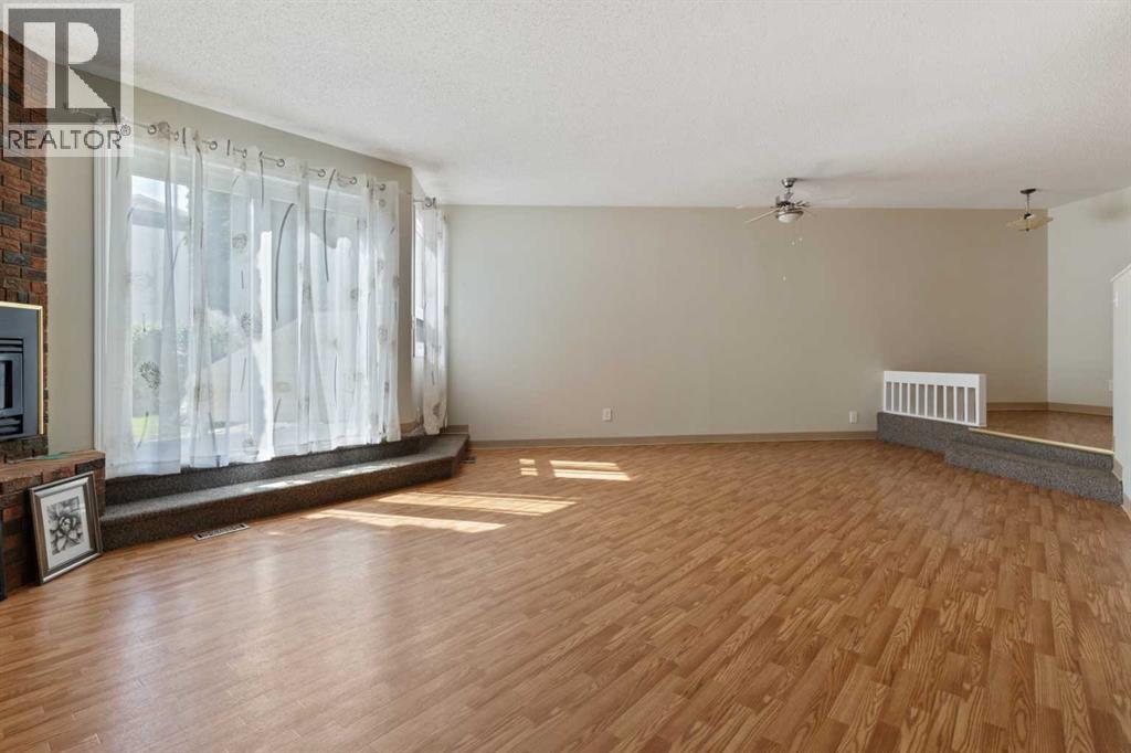 Single Family House for Sale in   Mount Pleasant Drive Mount Pleasant Camrose 