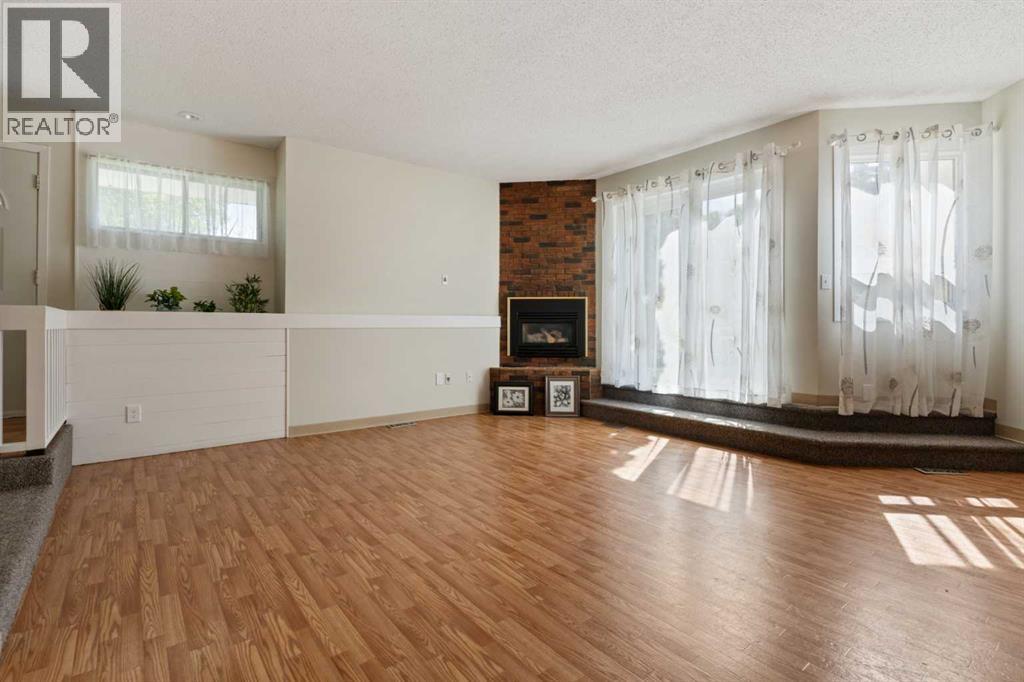 Single Family House for Sale in   Mount Pleasant Drive Mount Pleasant Camrose 