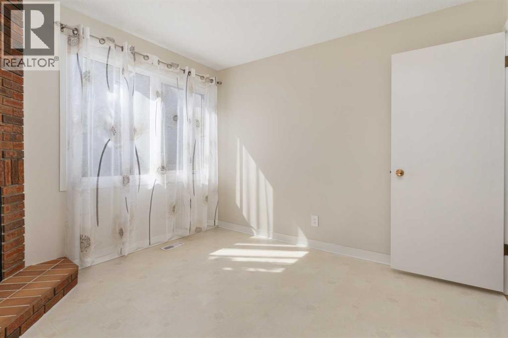 Single Family House for Sale in   Mount Pleasant Drive Mount Pleasant Camrose 