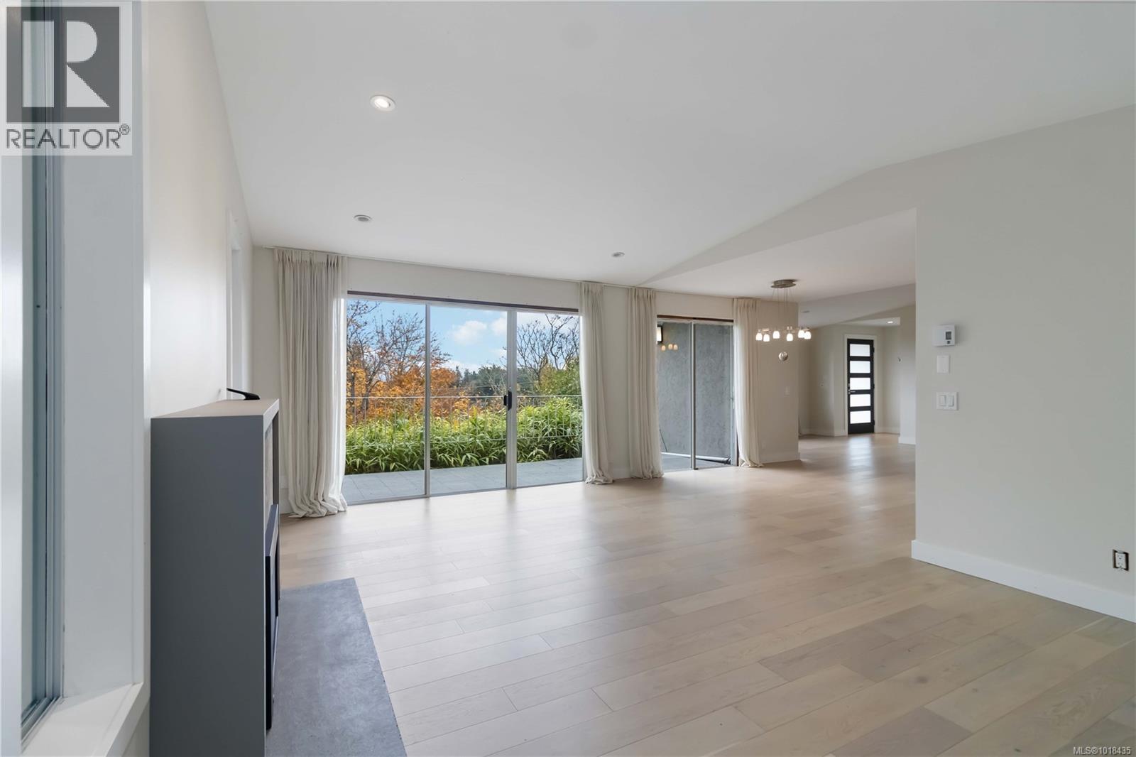  4882 Lochside Drive, Saanich