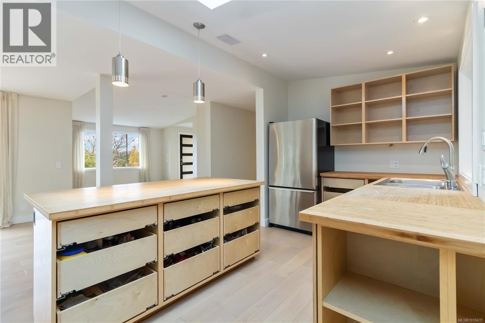  4882 Lochside Drive, Saanich