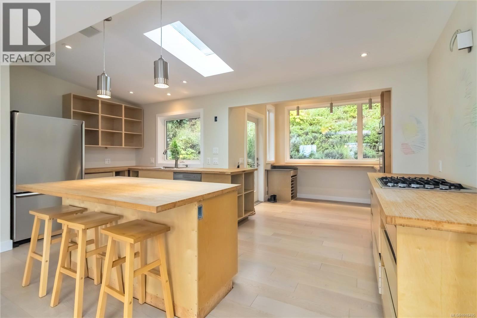  4882 Lochside Drive, Saanich