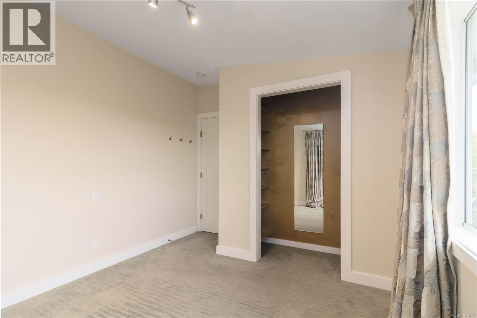  4882 Lochside Drive, Saanich