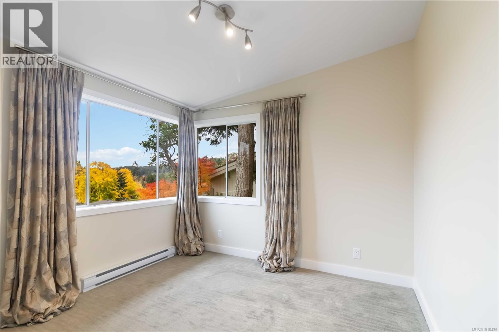  4882 Lochside Drive, Saanich