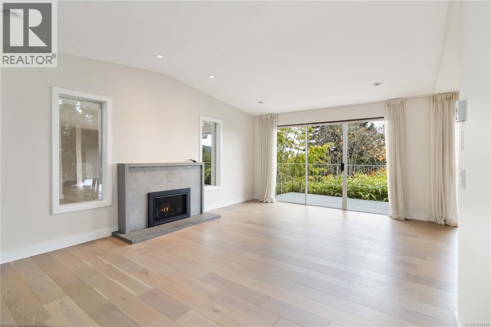  4882 Lochside Drive, Saanich