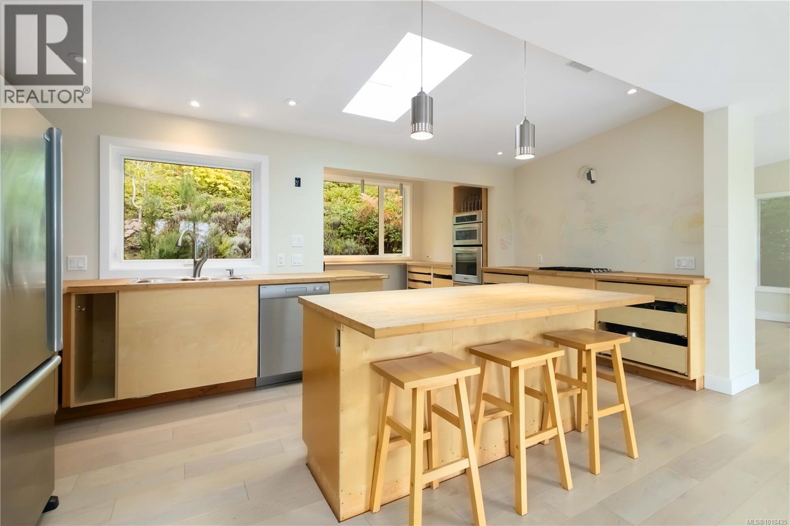  4882 Lochside Drive, Saanich