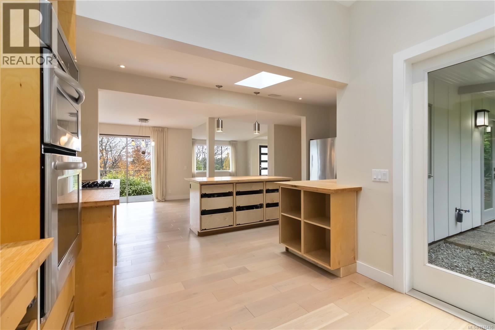  4882 Lochside Drive, Saanich