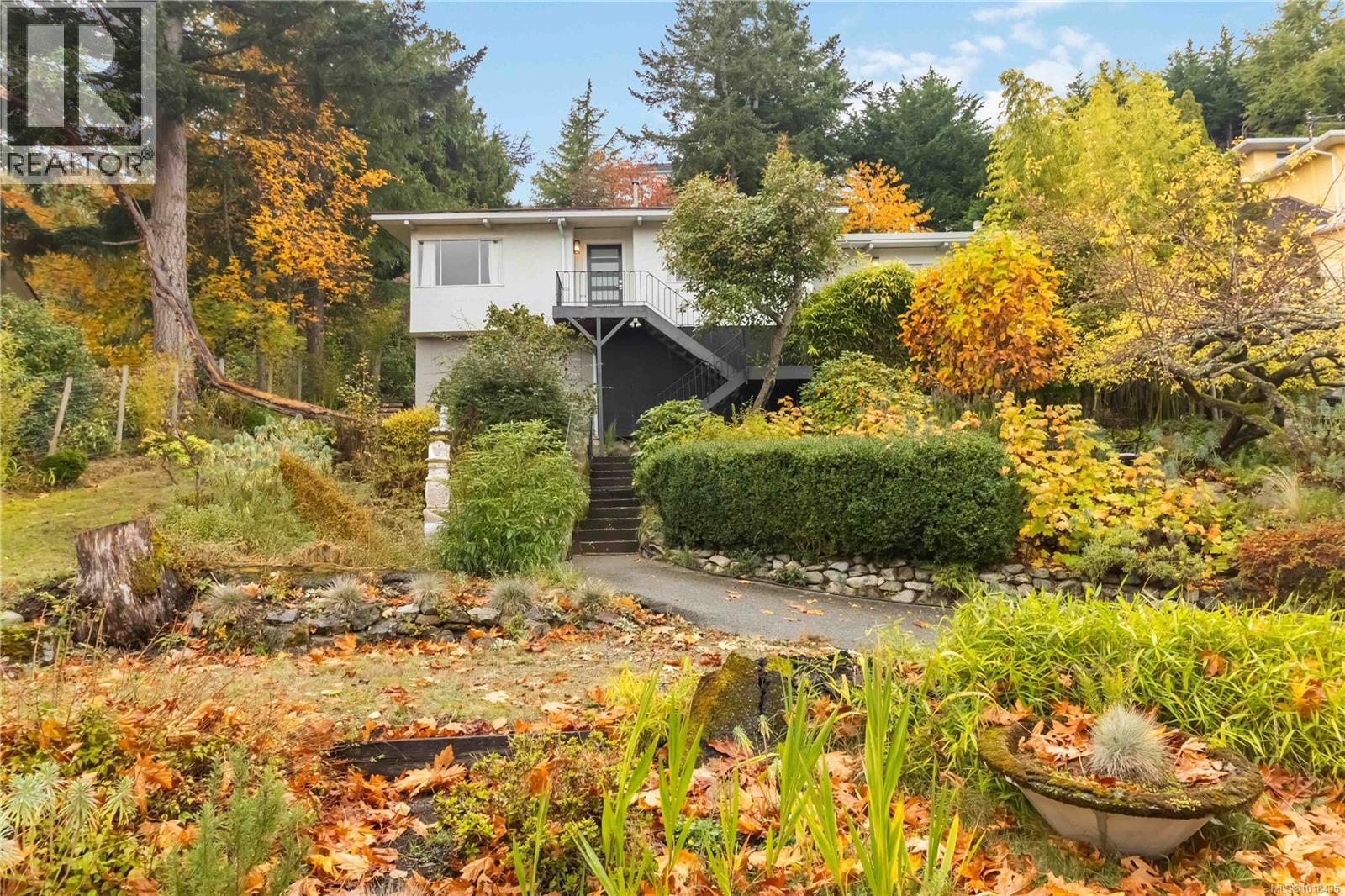  4882 Lochside Drive, Saanich