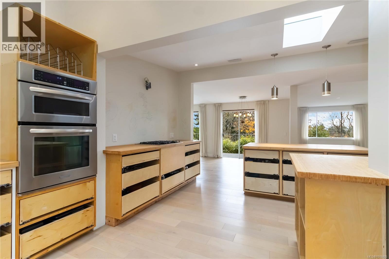  4882 Lochside Drive, Saanich