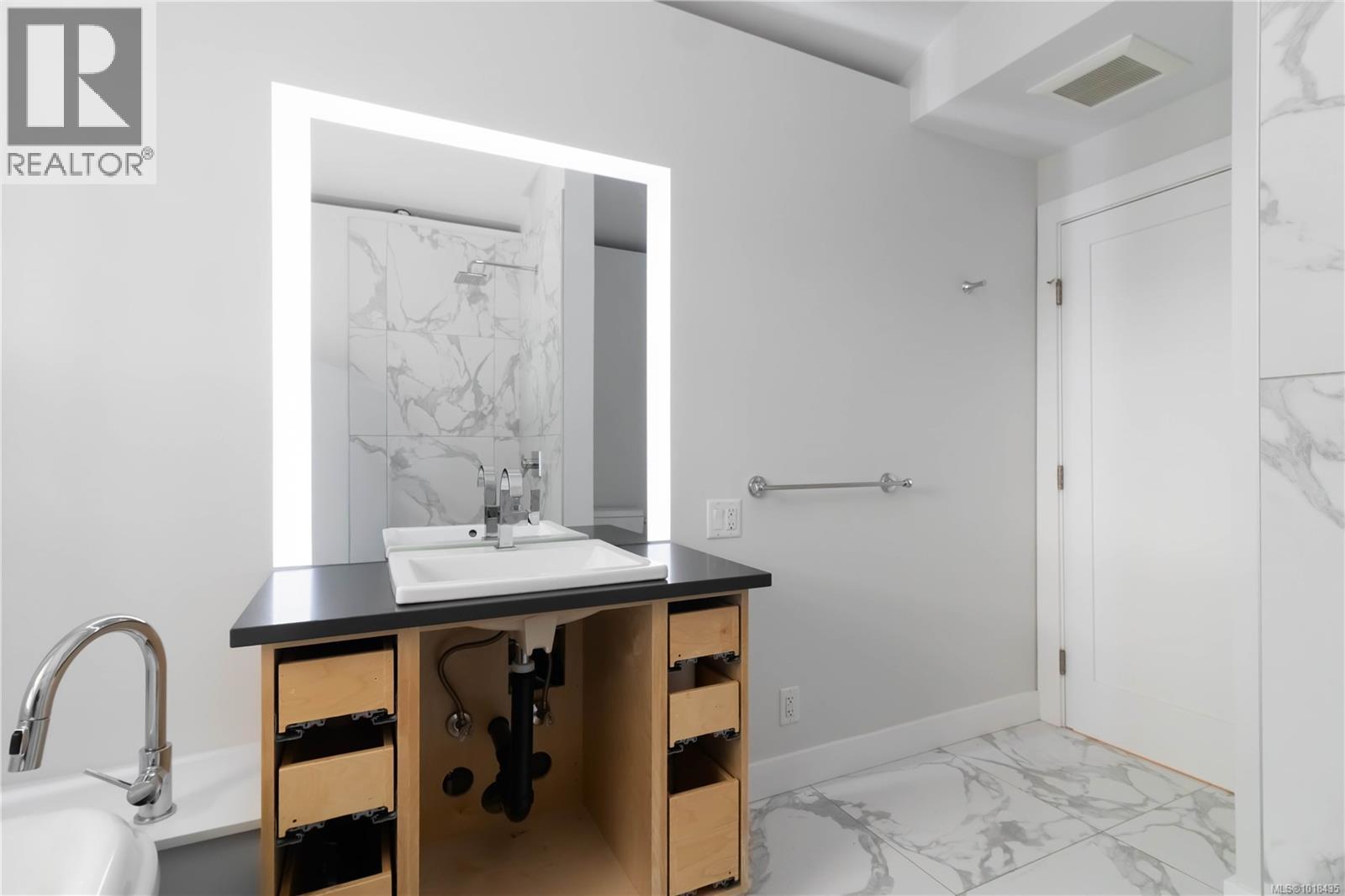  4882 Lochside Drive, Saanich