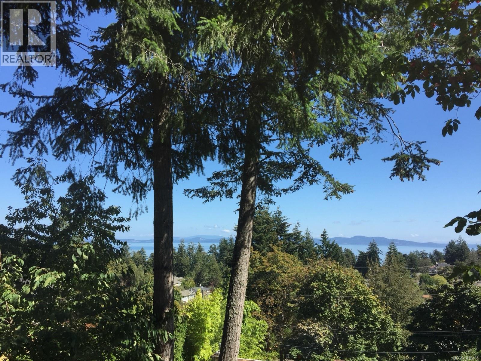  4882 Lochside Drive, Saanich