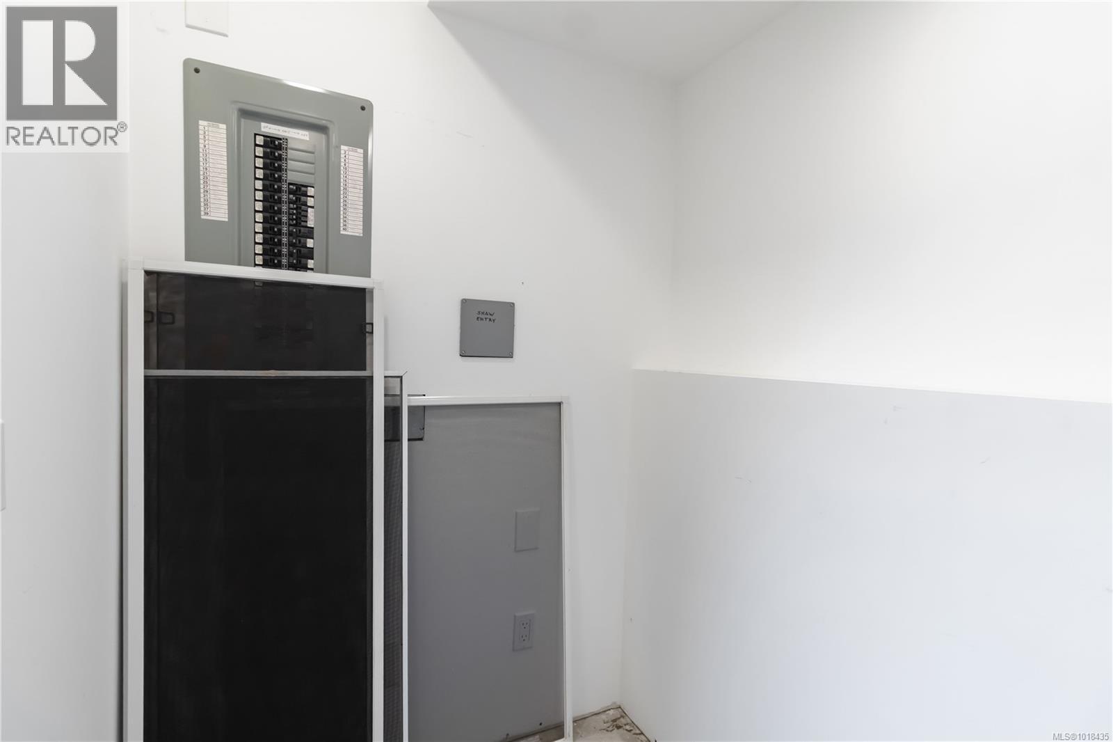  4882 Lochside Drive, Saanich