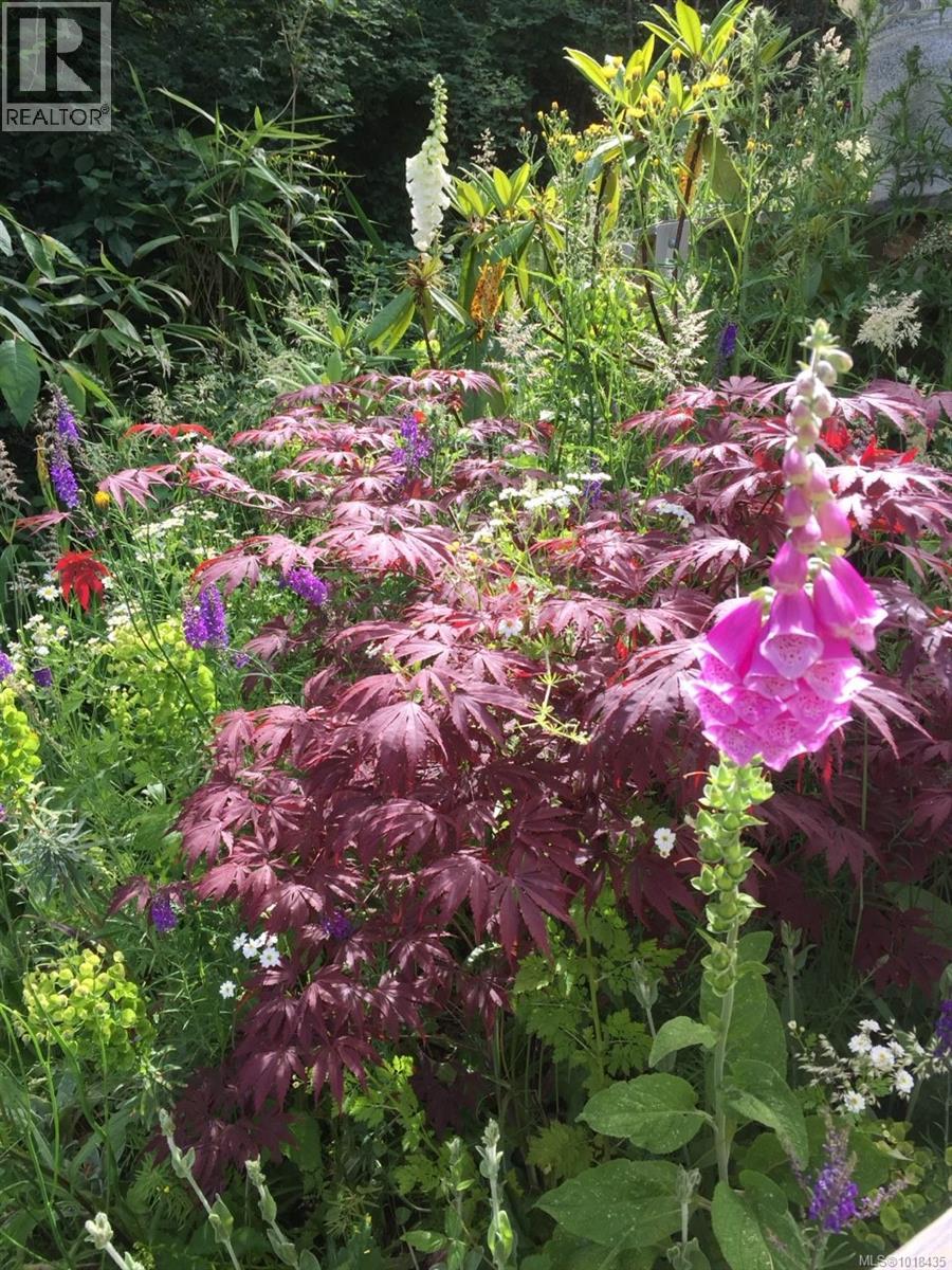  4882 Lochside Drive, Saanich