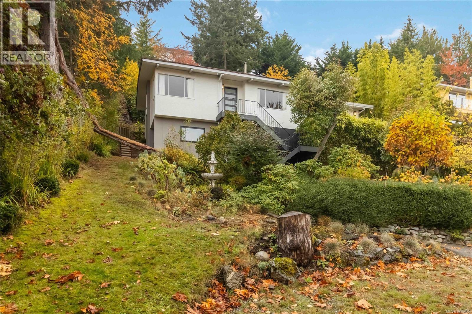 4882 Lochside Drive, Saanich