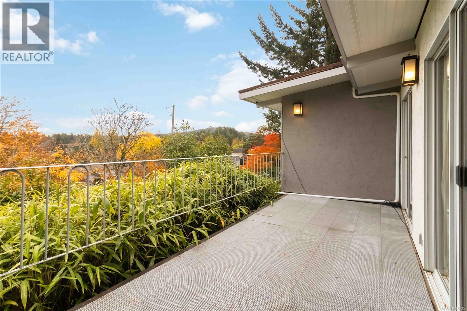  4882 Lochside Drive, Saanich