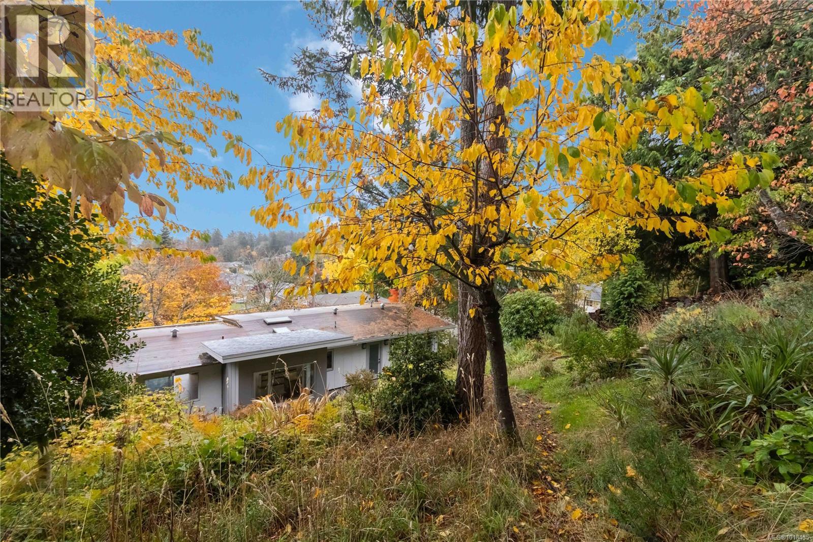  4882 Lochside Drive, Saanich