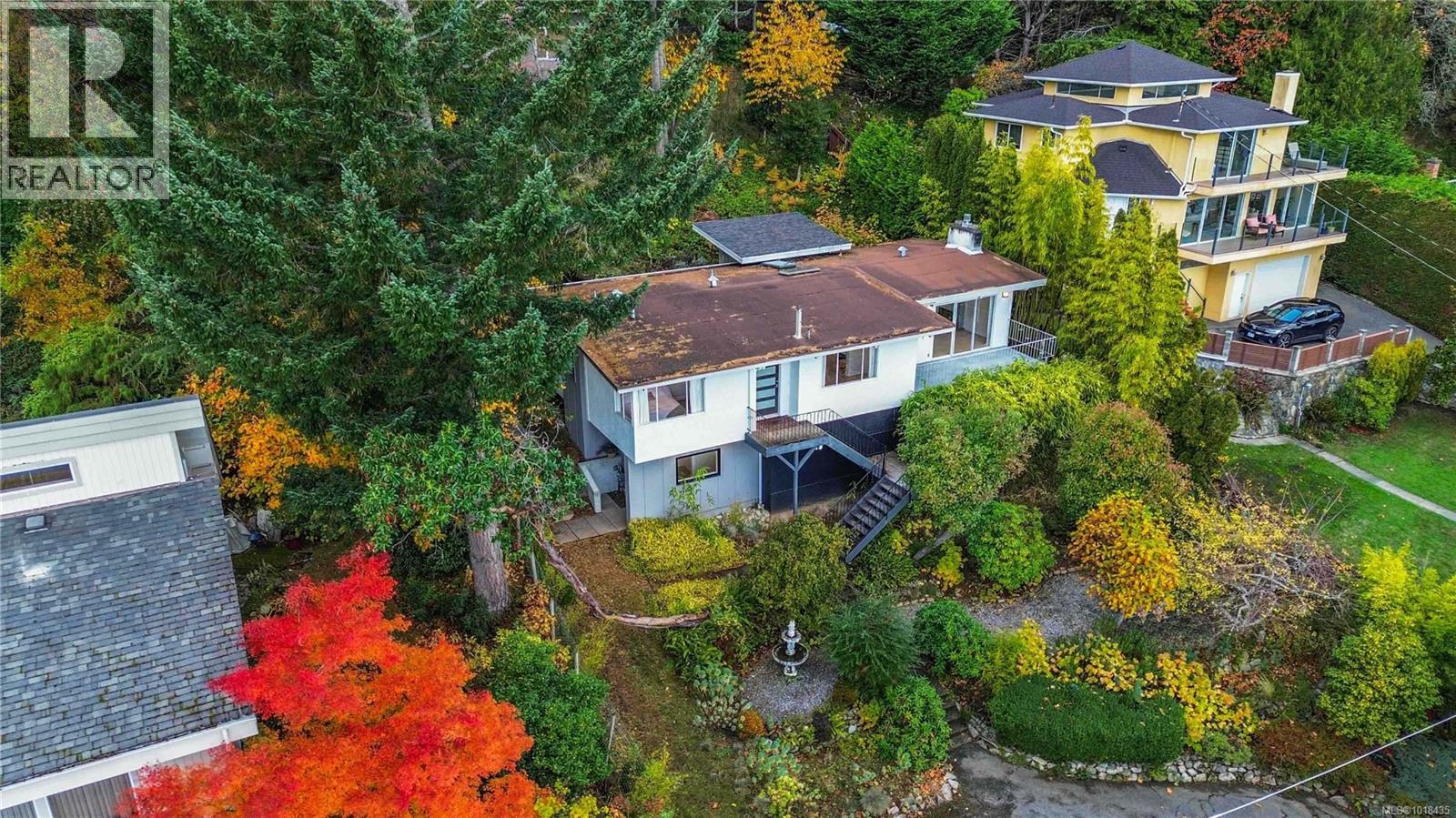  4882 Lochside Drive, Saanich