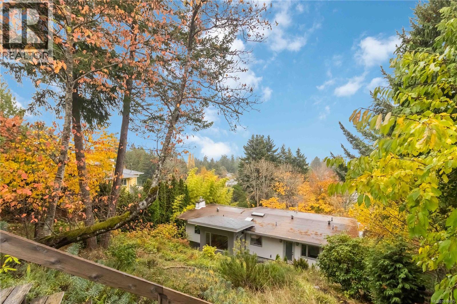  4882 Lochside Drive, Saanich