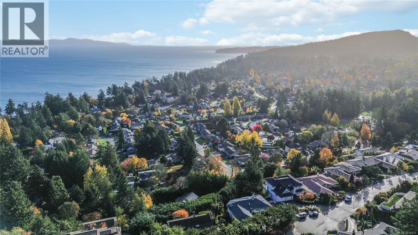  4882 Lochside Drive, Saanich