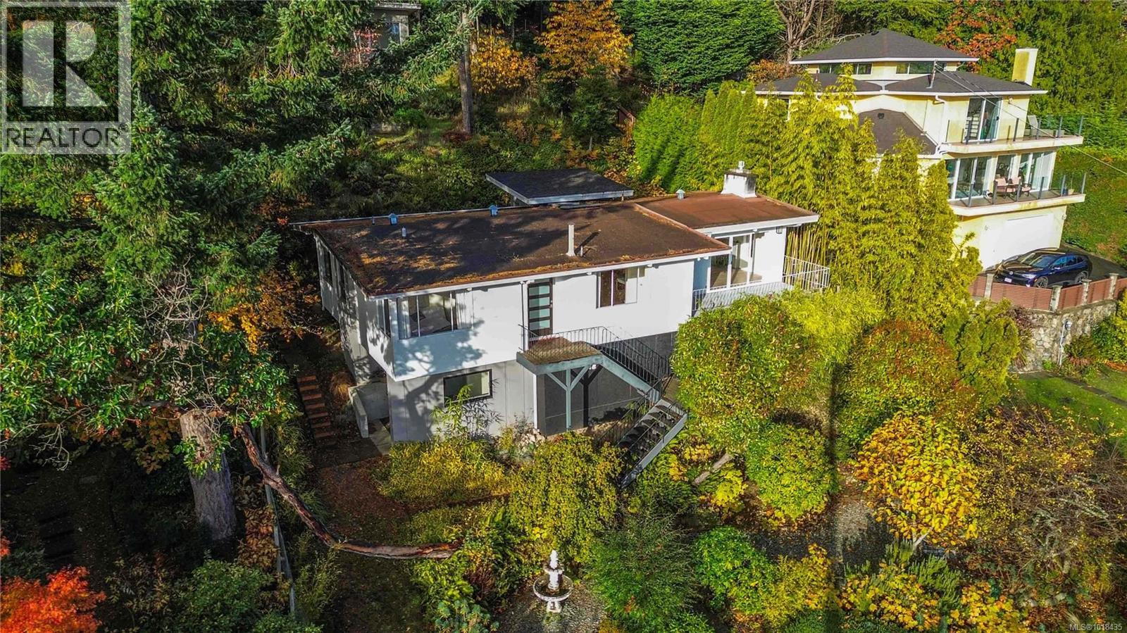  4882 Lochside Drive, Saanich