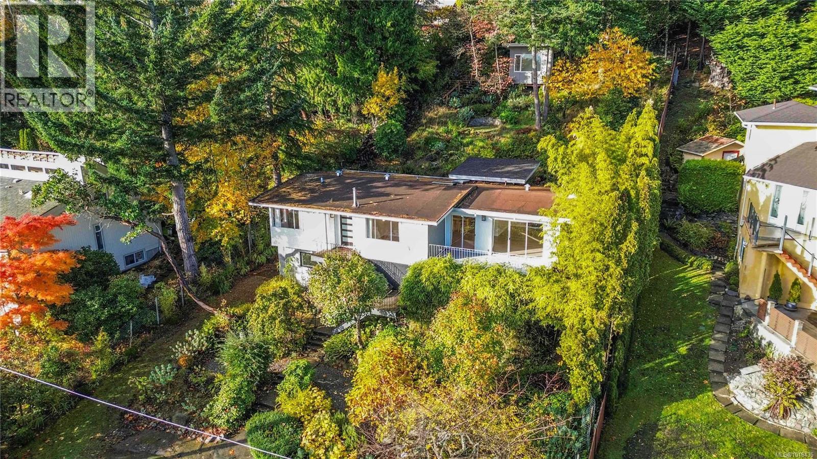  4882 Lochside Drive, Saanich