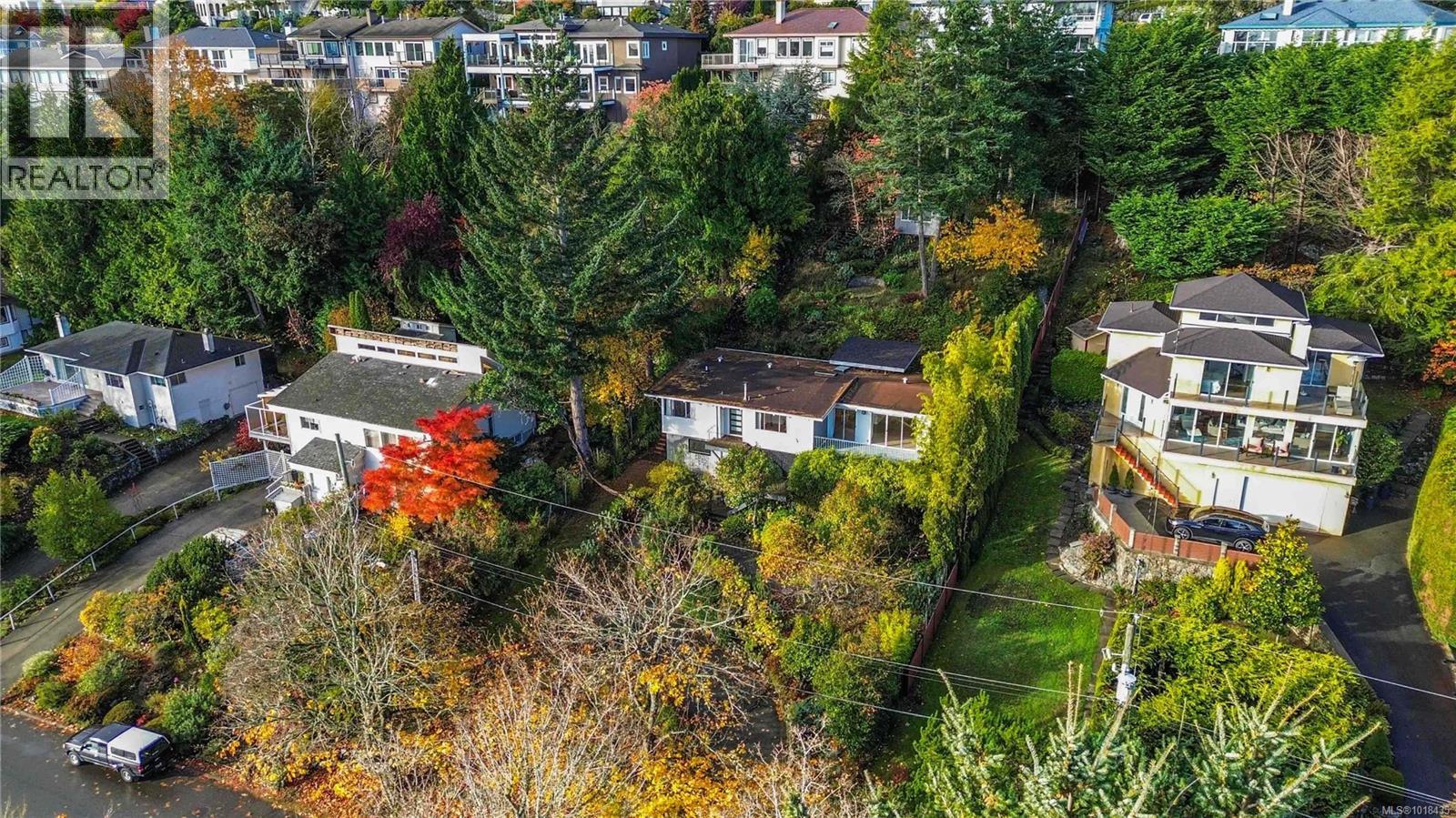  4882 Lochside Drive, Saanich
