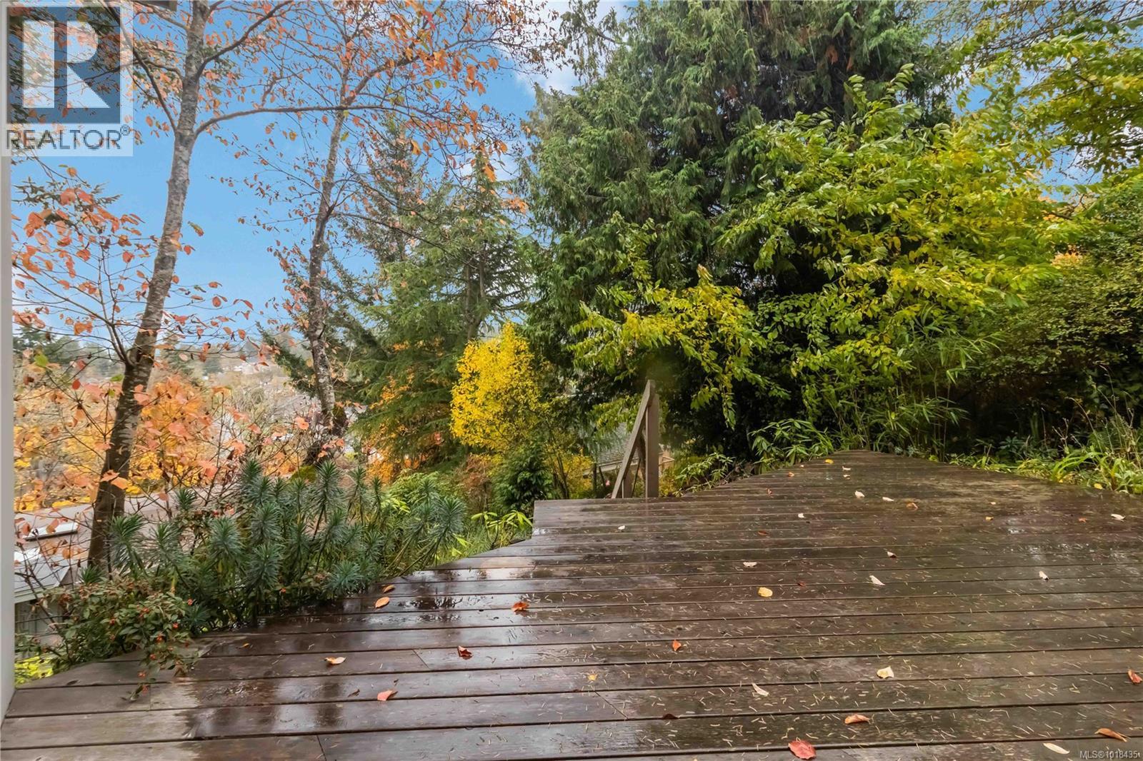  4882 Lochside Drive, Saanich