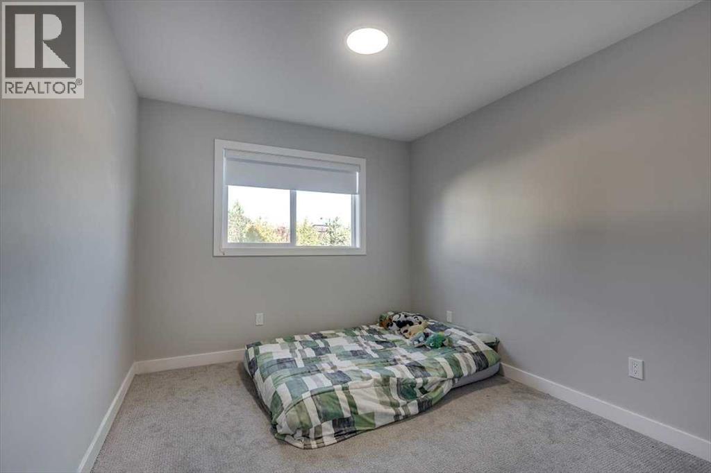 Single Family House Bi-level for Sale in  Emerald Drive Evergreen Red Deer 