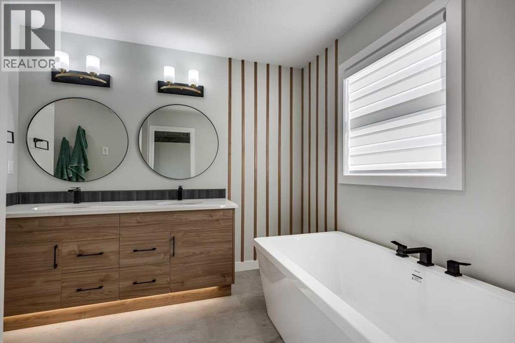 Single Family House Bi-level for Sale in  Emerald Drive Evergreen Red Deer 