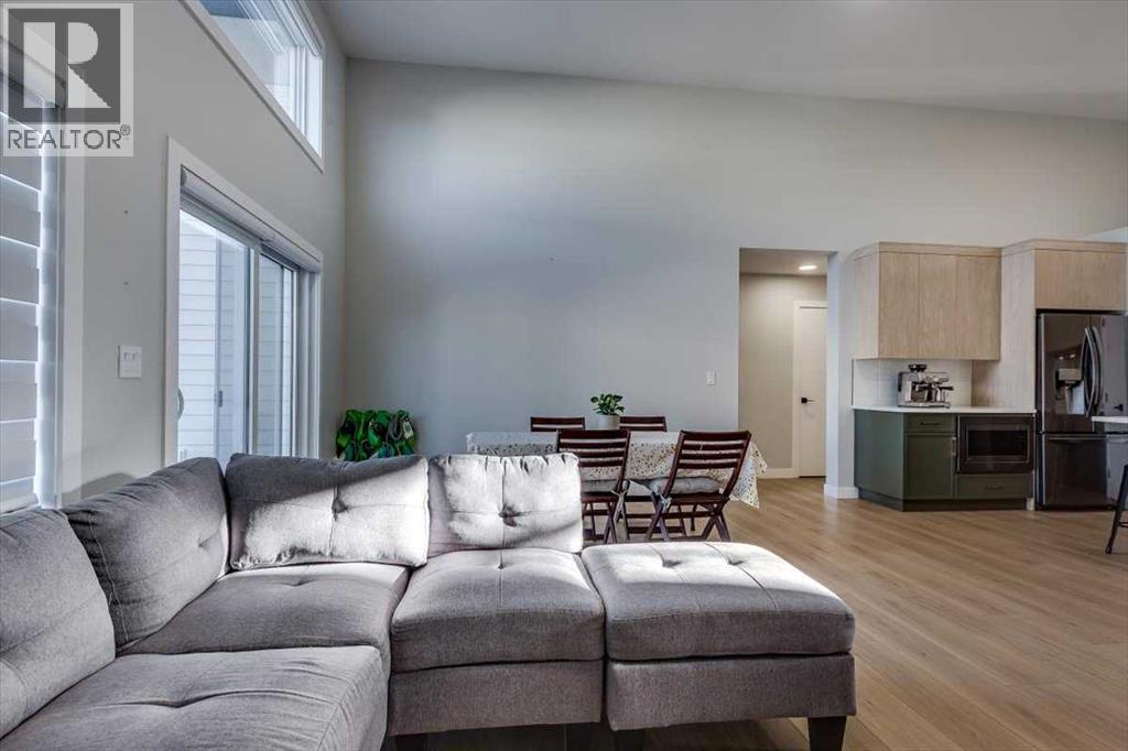 Single Family House Bi-level for Sale in  Emerald Drive Evergreen Red Deer 