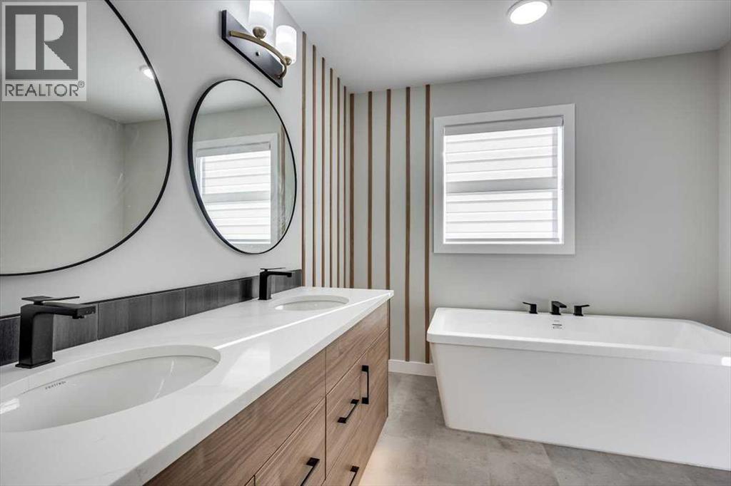 Single Family House Bi-level for Sale in  Emerald Drive Evergreen Red Deer 