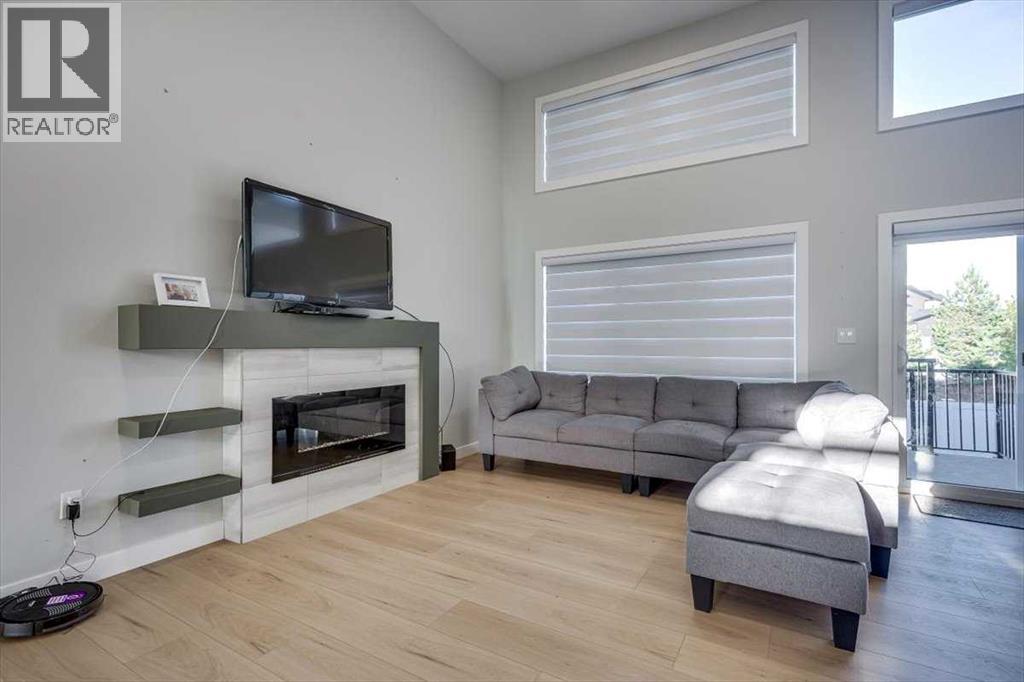 Single Family House Bi-level for Sale in  Emerald Drive Evergreen Red Deer 